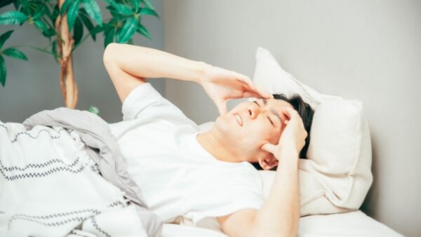 【睡眠不足の影響】薄毛と睡眠の関係性